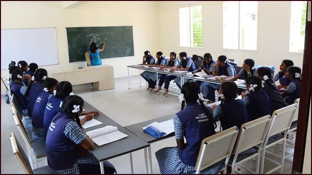 ಇಲ್ಲಿ ವಿದ್ಯಾರ್ಥಿಗಳೆಲ್ಲರೂ First ಬೇಂಚಿಗರೇ..!ಕರ್ನಾಟಕ ಶಾಲೆಯಲ್ಲೊಂದು ಹೊಸ ಪ್ರಯೋಗ